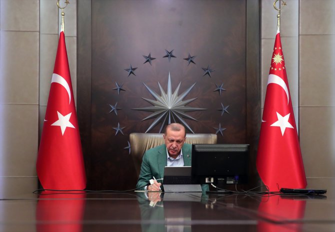 Cumhurbaşkanı Erdoğan, kabine üyeleriyle telekonferansla görüştü: