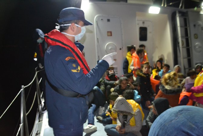 İzmir'de Yunan Sahil Güvenlik unsurlarınca geri itilen 79 sığınmacı kurtarıldı