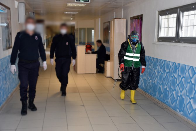 Kayseri'de cezaevi koronavirüs tedbirleri kapsamında dezenfekte edildi