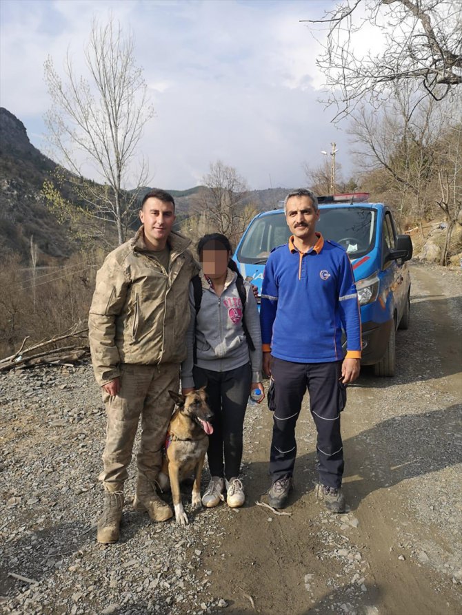 Adana'da kaybolan engelli kızı iz takip köpeği buldu