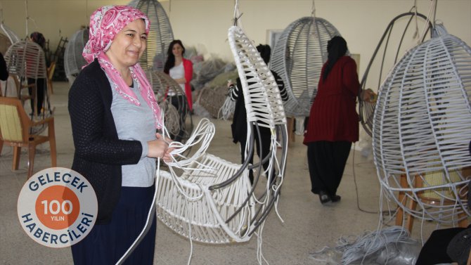 Nevşehir'in Akarca Köyü'nün kadınları el emeği ürünleriyle aile bütçesine katkı sağlıyor