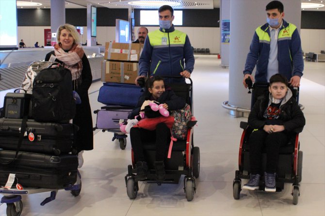 305 kez ameliyat olan Kayra Talha, koronavirüs nedeniyle ABD'den Türkiye'ye döndü
