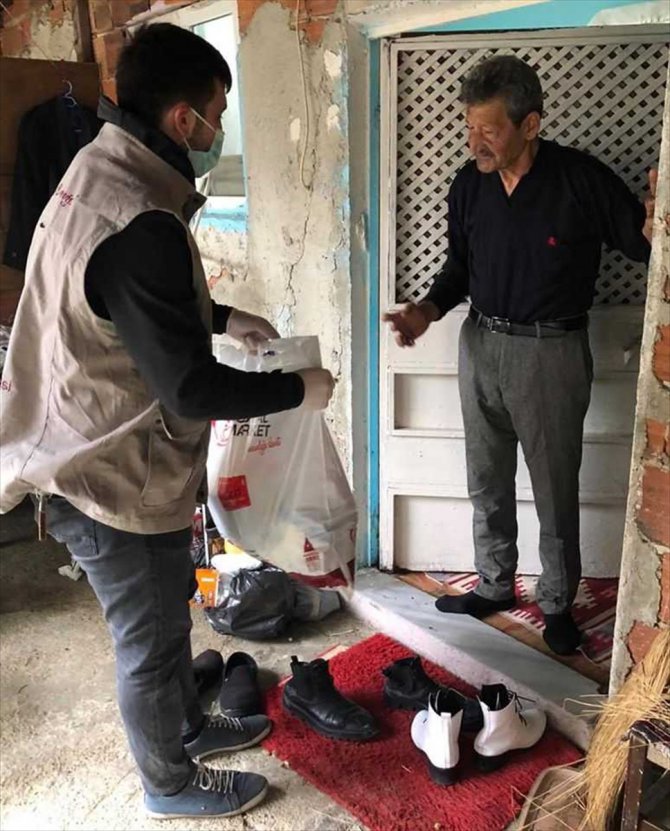 Beyoğlu'nda "Vefa Sosyal Destek Grubu" ihtiyaç sahiplerine ulaşıyor