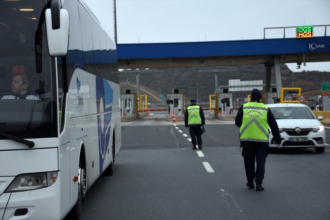 İstanbul'da jandarmadan yolcu otobüslerinde koronavirüs denetimi