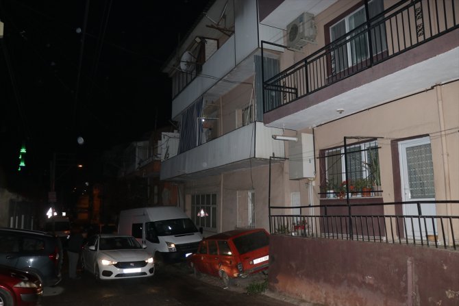 İzmir'de bir kişi, tartıştığı ağabeyini silahla öldürdü