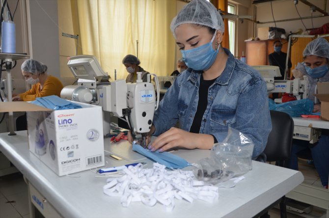 Tekirdağ'da lise öğrencileri sağlıkçılar için maske üretiyor