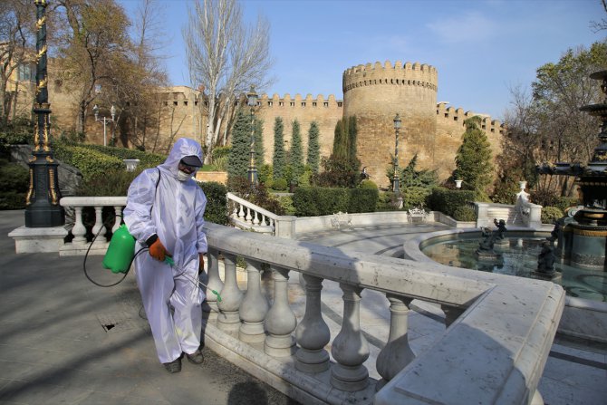 Azerbaycan, koronavirüs ile mücedelenin birinci ayında "yeni hayata" alışmaya çalışıyor
