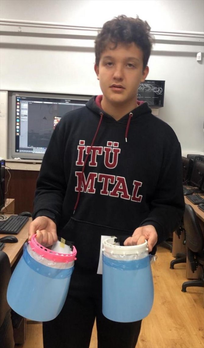 İTÜ'lü lise öğrencilerinden sağlık çalışanlarına 3D yazıcıyla "yüz koruyucu siper"