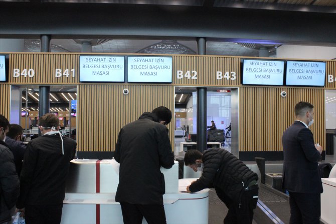 İstanbul Havalimanı'nda iç hat yolcularının seyahat izin belgesi için başvuruları başladı