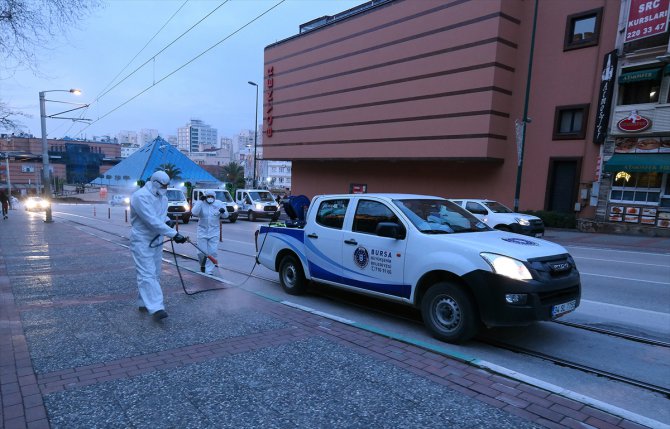 Bursa'da Kovid-19'a karşı dezenfeksiyon işlemleri sürüyor