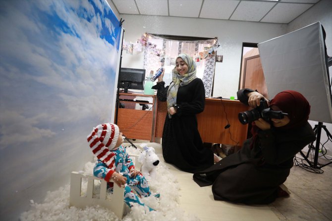 Filistinli anne, bebek çekimlerindeki başarısıyla Nablus'un aranılan fotoğrafçılarından biri oldu