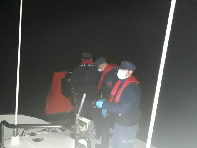 Muğla'da Türk kara sularına dönmeye zorlanan 18 sığınmacı kurtarıldı