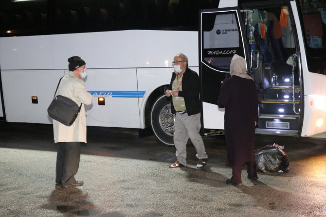 Ankara ve Isparta'da, umre dönüşü karantina süreci tamamlanan 29 kişi evlerine gönderildi