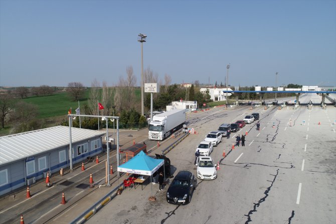 Edirne'ye giriş yapan hususi araçların sürücüleri ve yolcular kaydediliyor