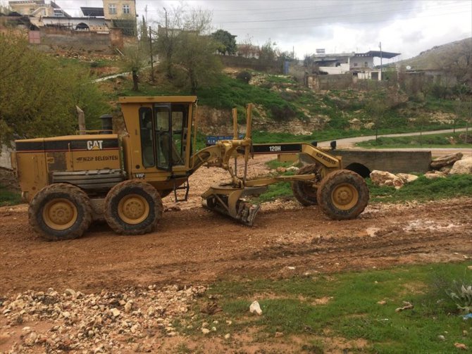 Gaziantep'te toprak kayması ulaşımı engelliyor
