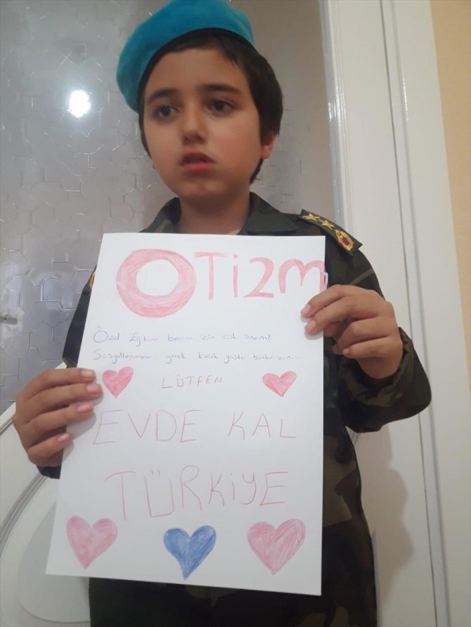 Afyonkarahisar'da otizmli çocuklardan "evde kal" mesajı
