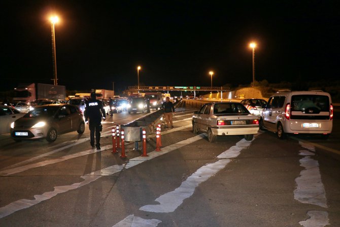 Adana'ya araç giriş çıkışları durduruldu