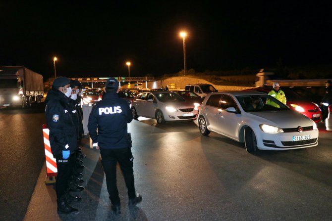 Adana'ya araç giriş çıkışları durduruldu