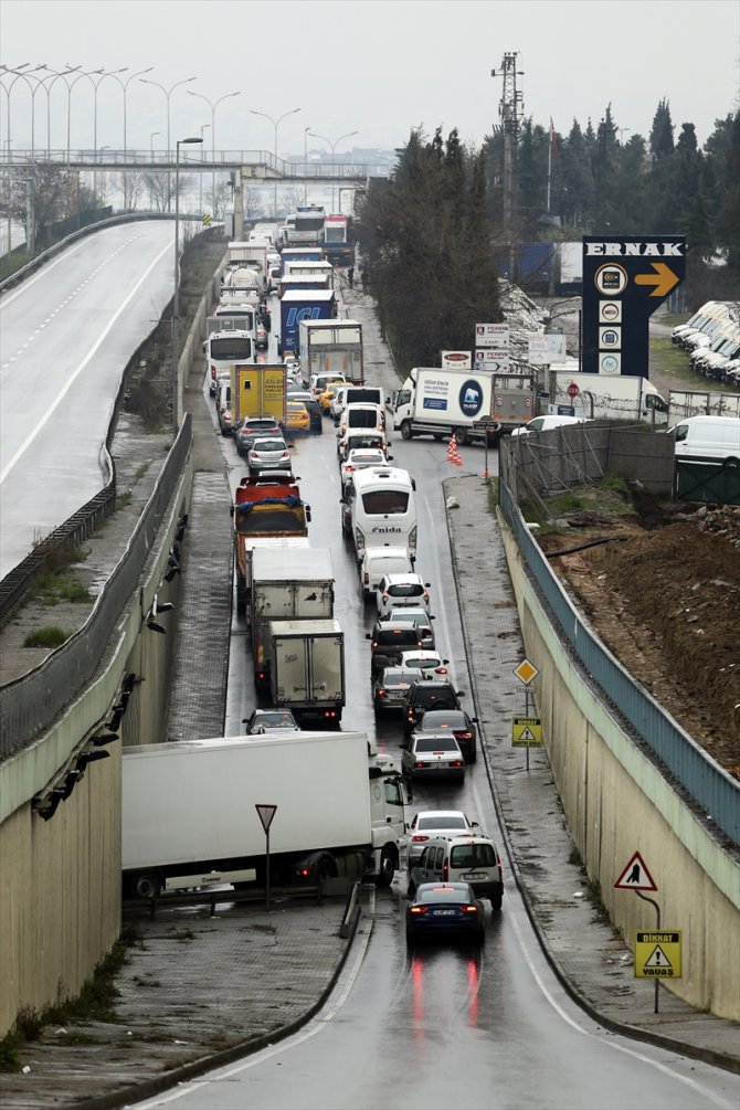 İstanbul'a araç giriş çıkışları denetleniyor