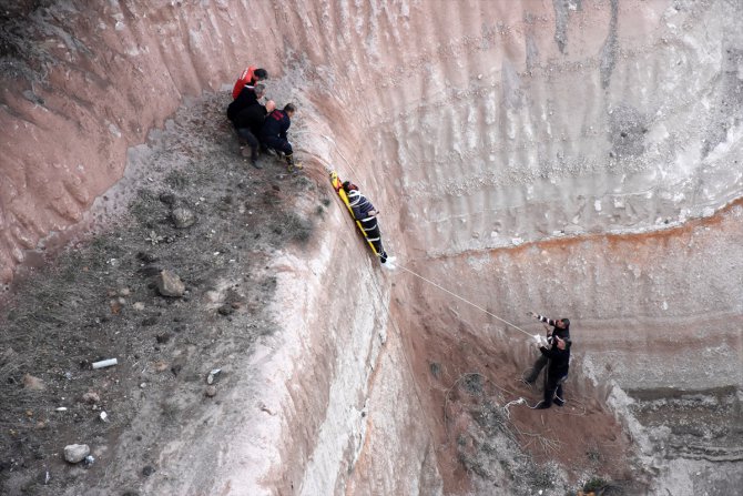 Kayseri'de özçekim yaparken kayalıklardan düşen kişi yaralandı