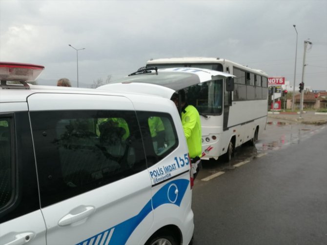 Aydın'da koronavirüs tedbirlerine aykırı taşımacılık yapan sürücüye para cezası