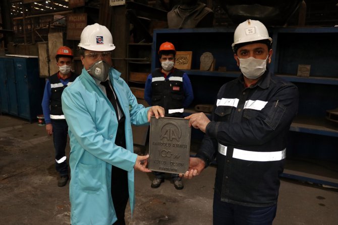 KARDEMİR işçileri AA'nın 100. yılı için özel demir döktü