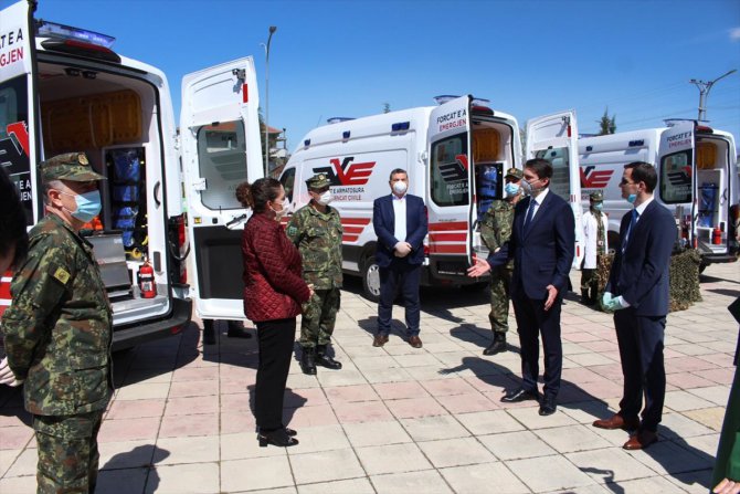 Türkiye'den Arnavutluk'a ambulans yardımı