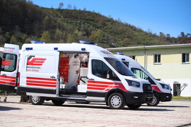 Türkiye'den Arnavutluk'a ambulans yardımı