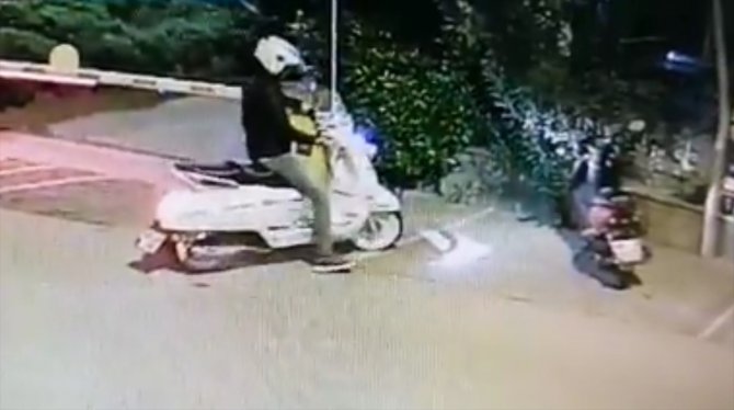 Bodrum'da motosiklet hırsızlığı güvenlik kamerasına yansıdı