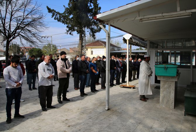 Denizli'de annesinin öldürdüğü çocuğun cenazesi Manisa'da toprağa verildi