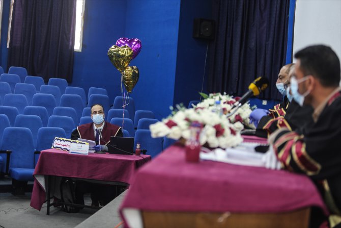 Gazze'de yüksek lisans tezi savunmasına koronavirüs önlemi