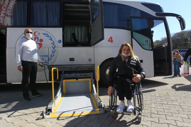 Milli sporcu Selin Şahin özel otobüsle evine gönderildi