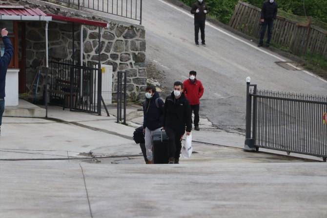 Kanada'dan getirilen 203 Türk vatandaşı, Trabzon'da yurda yerleştirildi