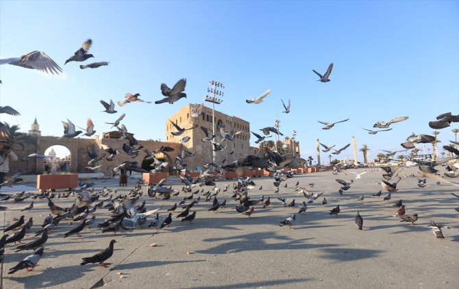 Libya'nın başkenti Trablus'ta sokağa çıkma yasağına büyük ölçüde uyuluyor