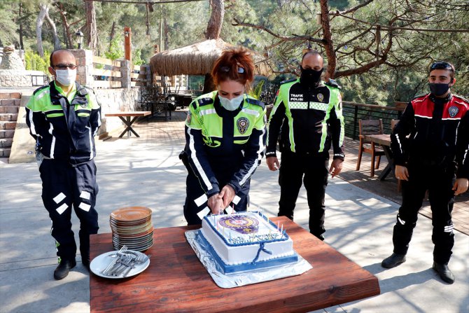 Muğla'da bıçaklı kavga ihbarına giden polislere pastalı sürpriz