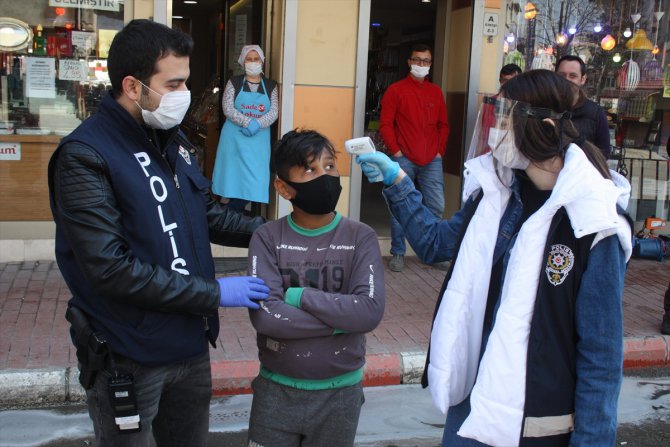 Edirne'de polis pazara bisikletiyle gelen çocuğu evine bıraktı