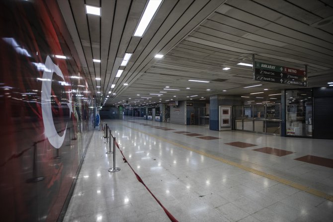 Sokağa çıkma yasağının ardından Ankaray ve Metro sessizliğe büründü