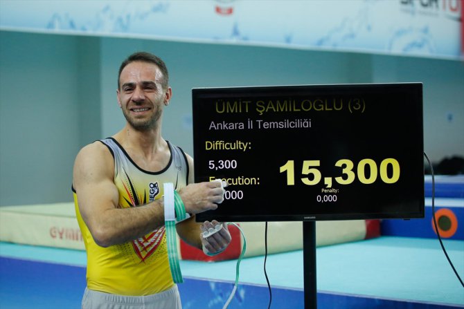Milli cimnastikçi Ümit Şamiloğlu'nun altın madalya sevinci: