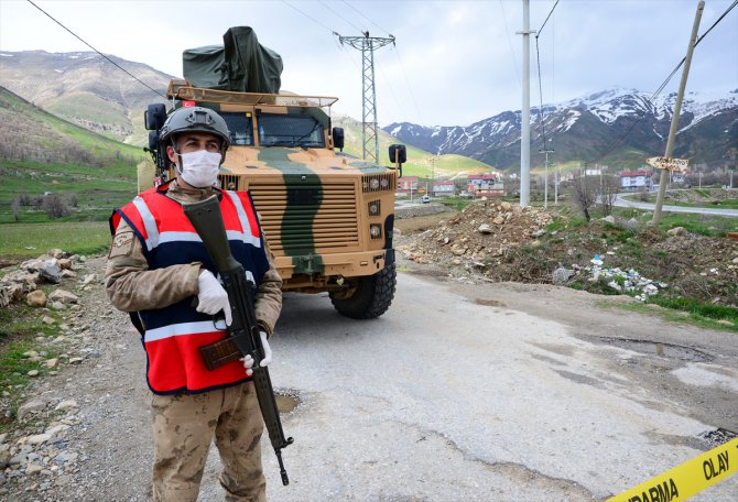 Bitlis'te karantinaya alınan yerleşim yerlerinde güvenlik önlemleri sürüyor