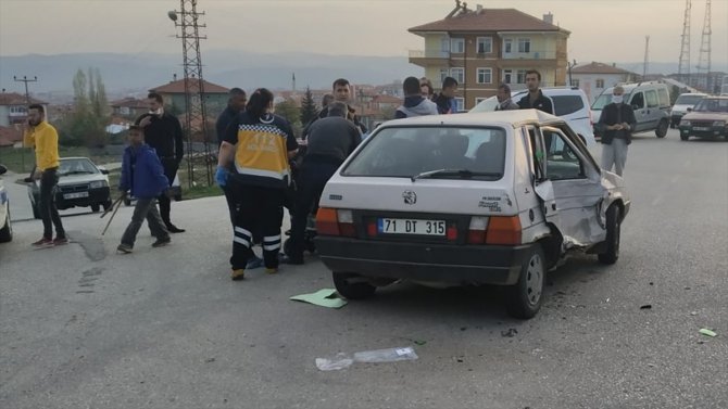 Kırıkkale'de otomobil ile motosiklet çarpıştı: 3 yaralı