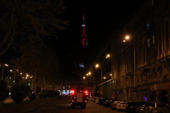 Tiflis Kulesi Türk bayrağının renkleriyle ışıklandırıldı