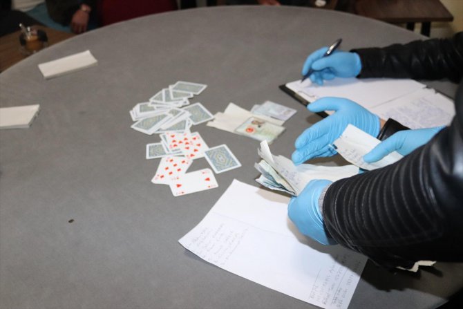 Denizli'de kumar oynayan 19 kişiye 70 bin lira ceza