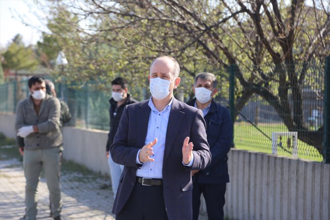 TOKİ Başkanı Bulut, Nevşehir'de karantinadaki işçileri ziyaret etti: