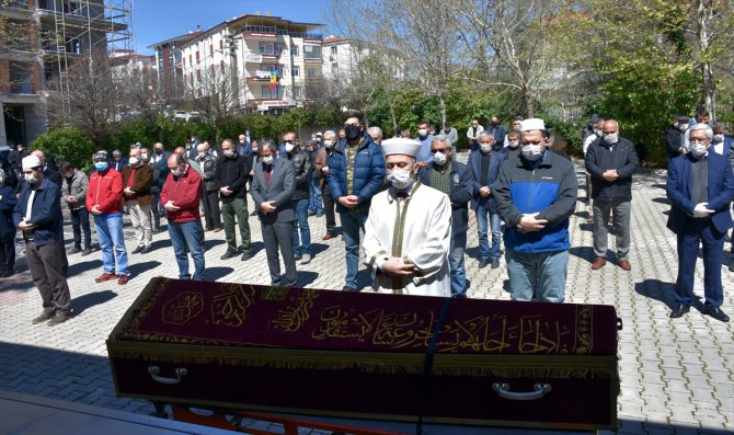 Türk Metal Sendikası Onursal Başkanı Özbek'in cenazesi Kırıkkale'de toprağa verildi