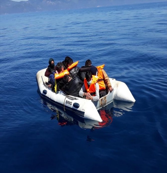 Balıkesir açıklarında karasuyu ihlali yapan Yunan Sahil Güvenlik unsurları Türk karasularından çıkarıldı