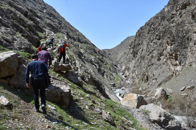Hakkari'de keşfedilen mağaraların turizme kazandırılması amaçlanıyor