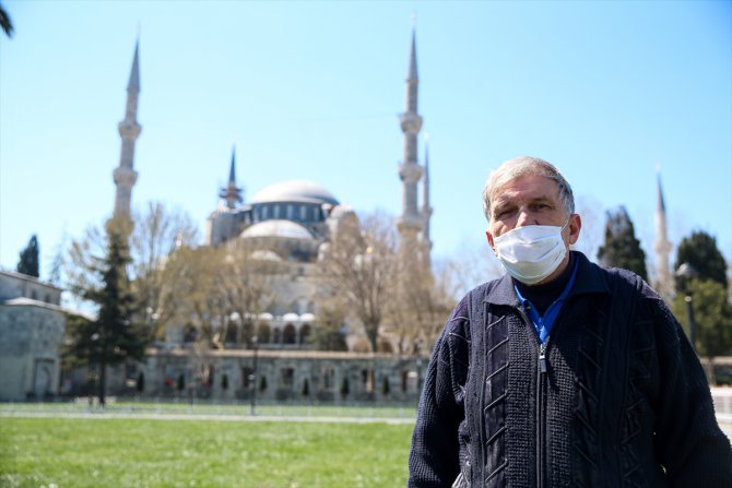 İstanbul'da "camilerin gerdanlığı" mahyalar asılıyor