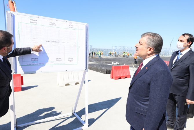 Sağlık Bakanı Koca, Sancaktepe'de hizmete açılacak hastanenin inşaat alanını inceledi