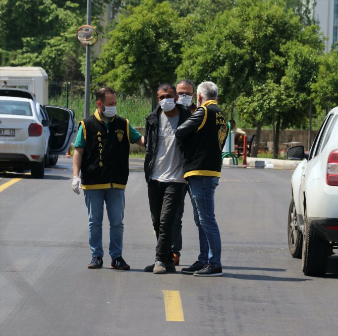 Adana'da camını kırıp girdiği bankadan kaçmaya çalışırken yakalanan zanlı tutuklandı