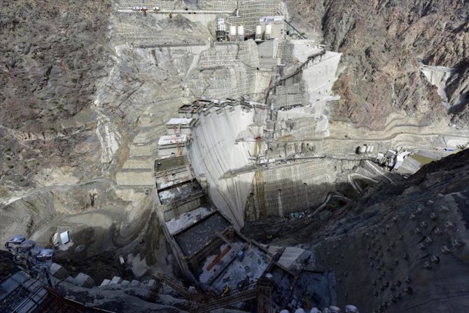Bakan Pakdemirli: "Yusufeli Barajı'nda yükseklik 200 metreye ulaştı"